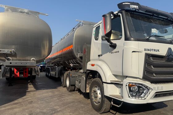 Sinotruk HOWO NX Tractor Truck with 371 hp Engine 6x4 Drive Type and Euro II Emission