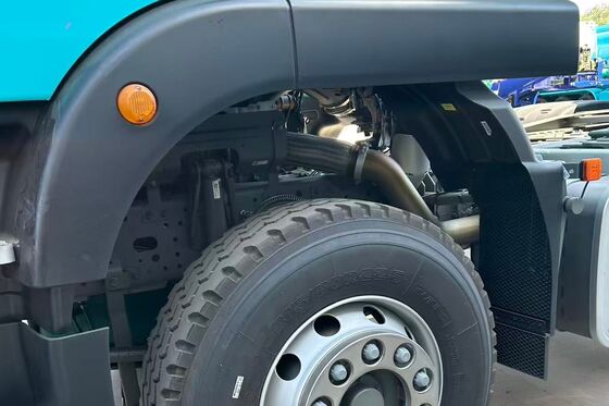 SINOTRUK HOWO TX Tractor Truck with 400 HP Engine and 600 L Fuel Tank for Port Drayage & Container Transport