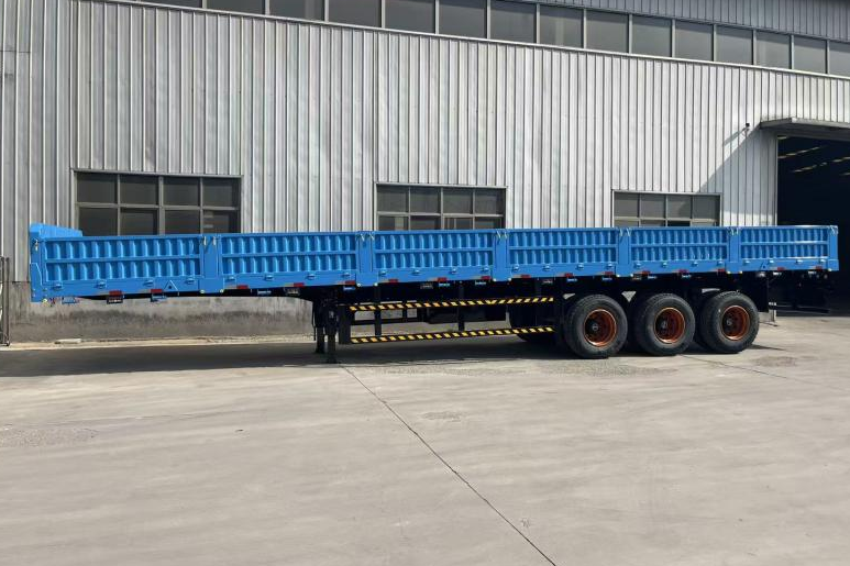 Bulk Cargo Container Trailer with 13-ton Axles, 3 mm Patterned Steel Plate, and Powder Coating for Heavy-Duty Transport